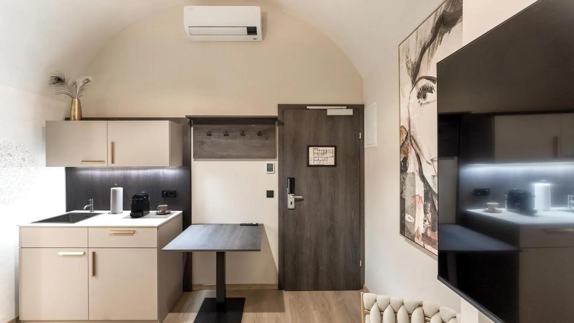 Aparthotel Lavilo Main Square Graz