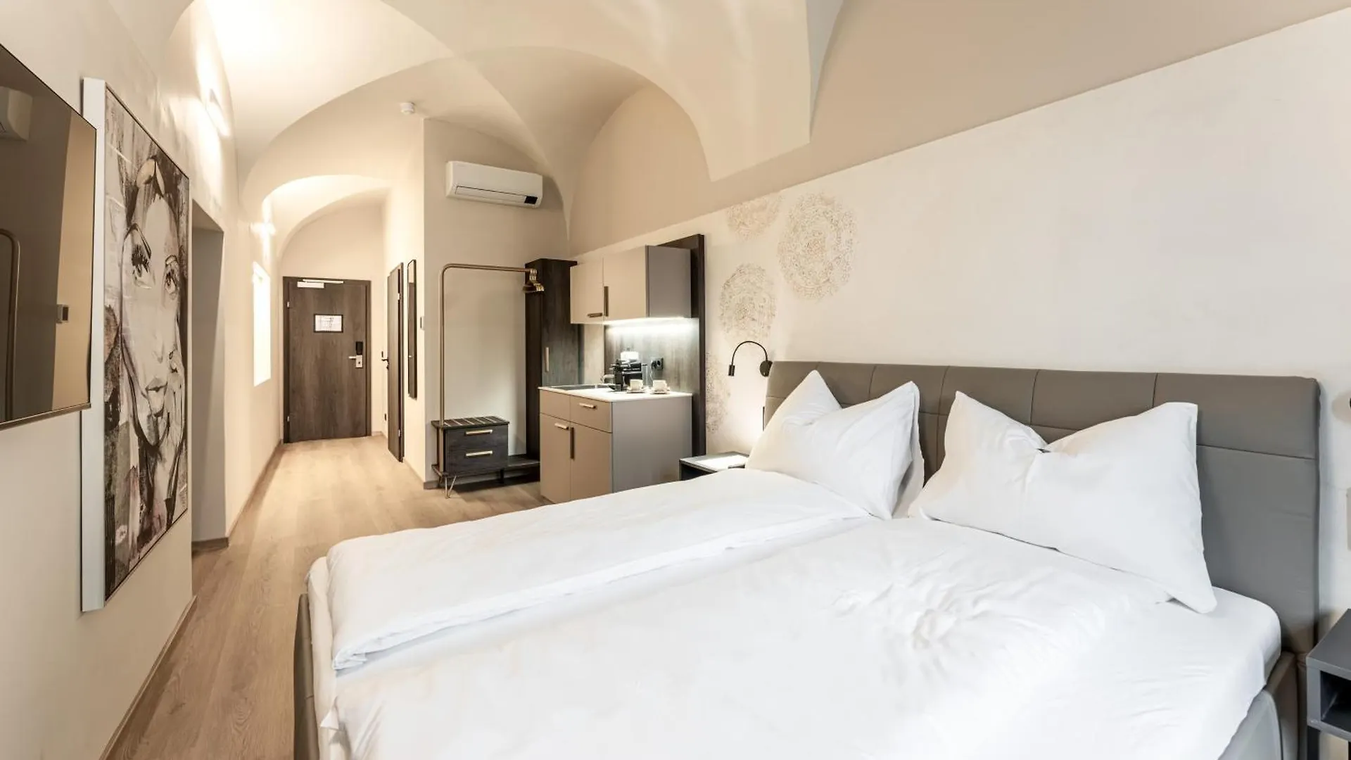 Aparthotel Lavilo Main Square Graz